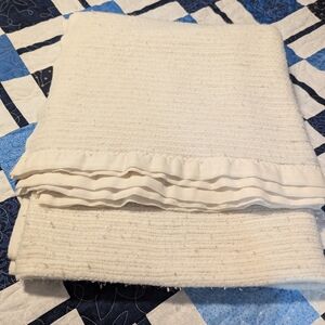Vintage  Waffle Weave Satin Trim Edge Acrylic Thermal Blanket Twin Size. 78x 68